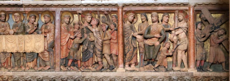 Reliefs on the parapet (The image depicts four separate scenes: The Last Supper, Judas' kiss and the arrest, Jesus before Pontius Pilate, and Jesus carrying the cross)